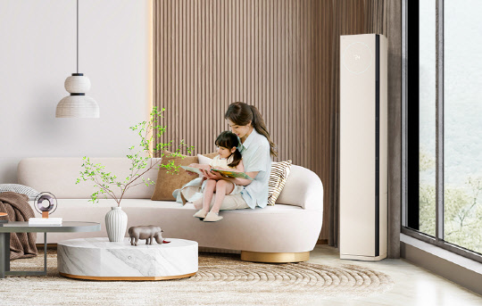 원형 토출구를 없애고 디지털로 기능을 표시해 미니멀한 디자인을 강조한 LG 휘센 타워Ⅱ. LG전자 제공